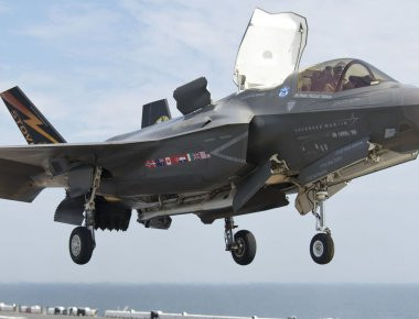 Βίντεο: Οι εκπληκτικές δυνατότητες ενός μαχητικού αεροσκάφους F-35